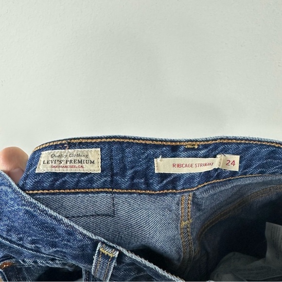 Levi’s Women’s Premium Medium Wash Ribcage Straight Button Fly Jeans Size 24 - Picture 5 of 8